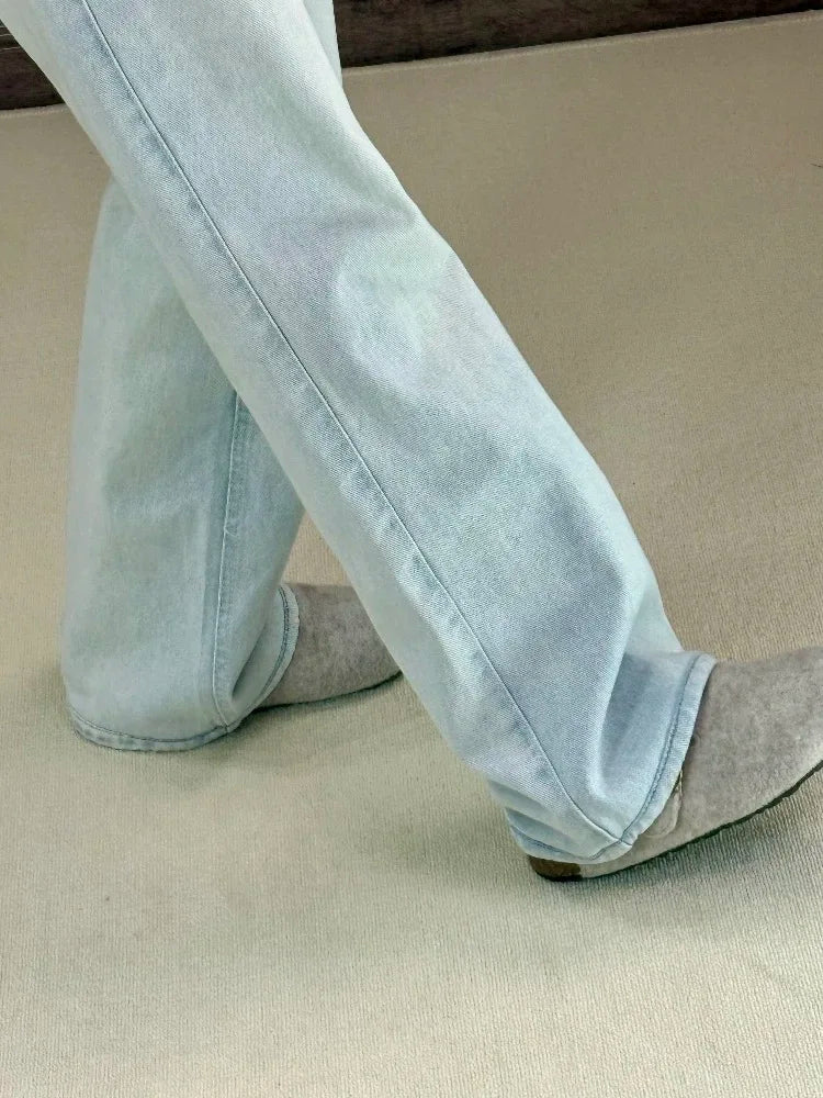 Low-Waist Wide-Leg Jeans